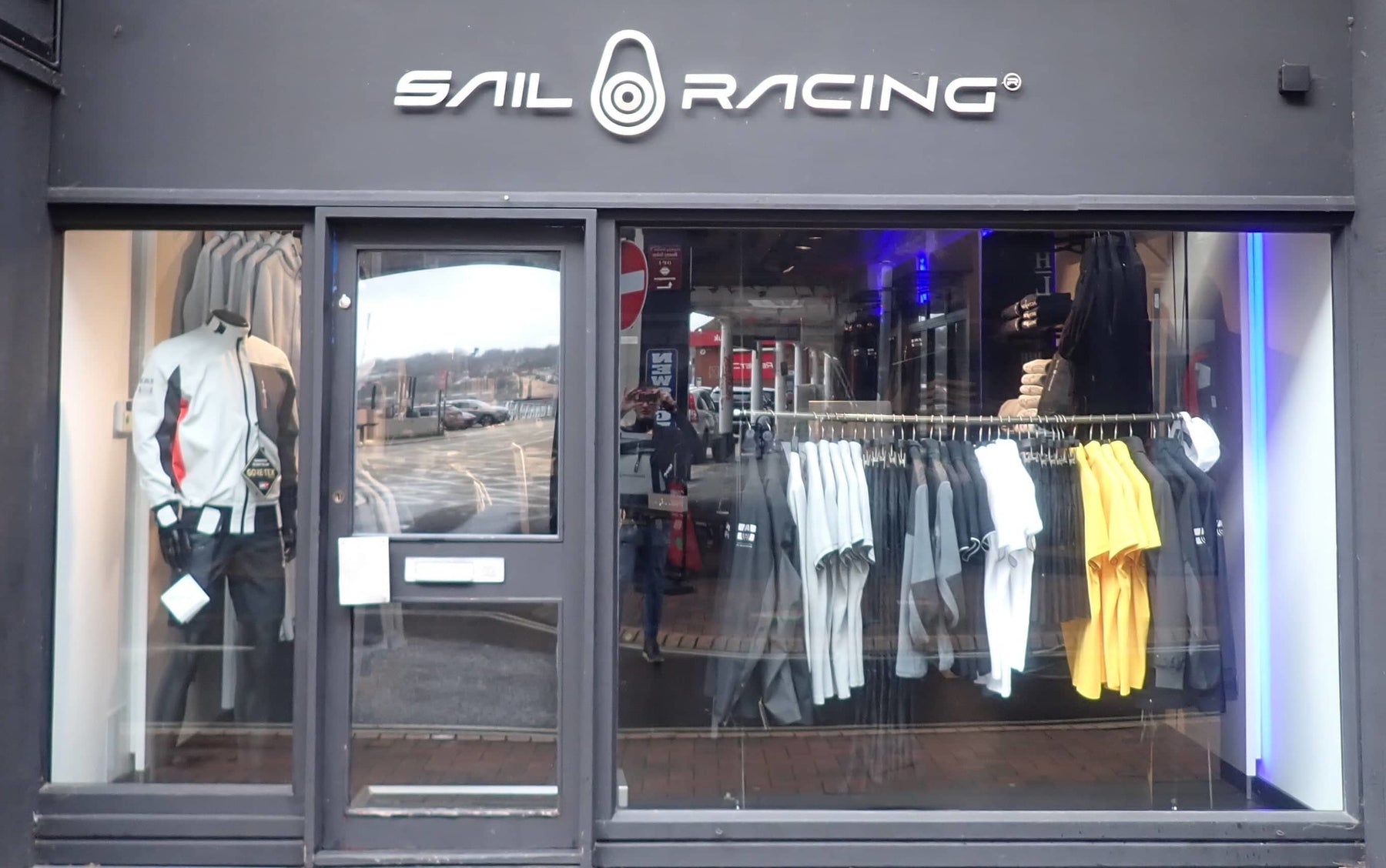Sail Racing Club House in Cowes Host Sailing Point